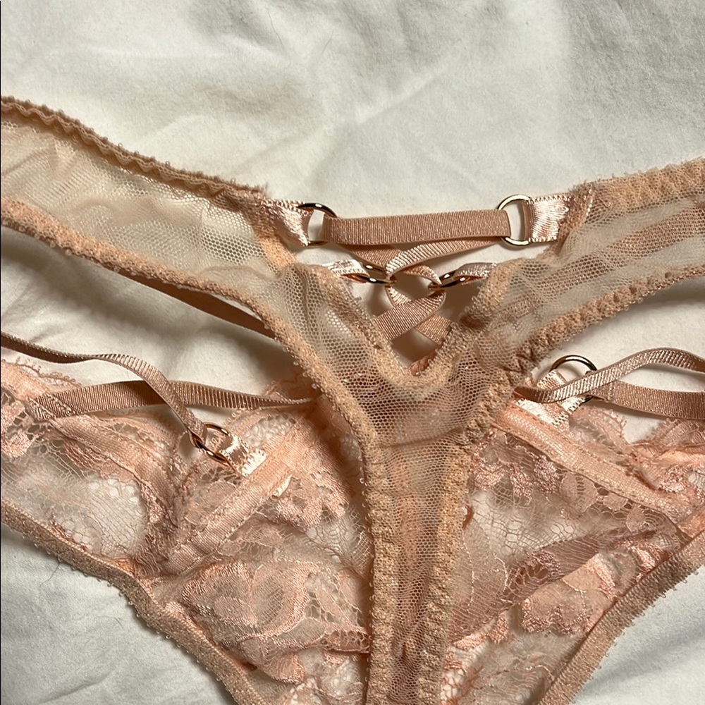 Agent Provocateur Essie set 34D and 4 thong Elegant Lace Lingerie Set - Picture 5 of 12